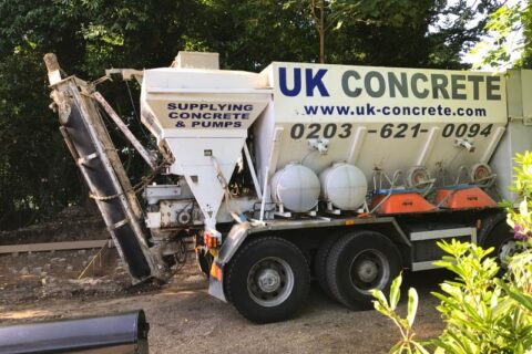 Concrete pump hire London, Surrey & Kent